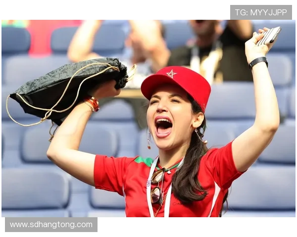 佛得角球员与球迷互动迎战关键战役冲击世界杯梦想